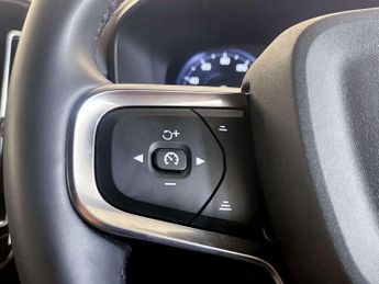 Volvo XC40 1.5 T3 R-Design SUV 5dr Petrol Manual Euro 6 (s/s) (163 ps)