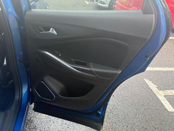 Vauxhall Grandland X 1.6 13.2kWh Ultimate Nav Auto 4WD Euro 6 (s/s) 5dr Hybrid4