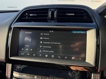 Jaguar F-PACE 2.0 D180 R-Sport Auto AWD Euro 6 (s/s) 5dr