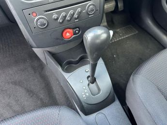 Renault Clio 1.6 VVT Dynamique 5dr