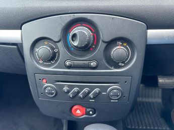 Renault Clio 1.6 VVT Dynamique 5dr
