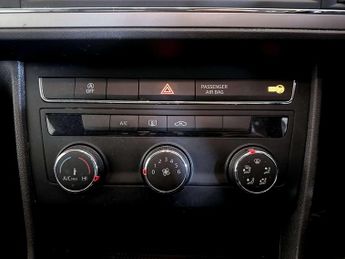 SEAT Leon 1.6 TDI SE Dynamic Technology Hatchback 5dr Diesel Manual Euro 6