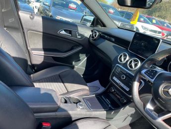 Mercedes-Benz A Class 1.6 A180 AMG Line (Premium Plus) 7G-DCT Euro 6 (s/s) 5dr