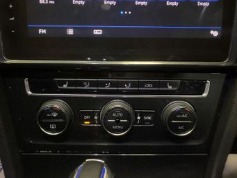 Volkswagen e-Golf 35.8kWh e-Golf Auto 5dr