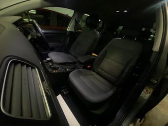 Volkswagen e-Golf 35.8kWh e-Golf Auto 5dr