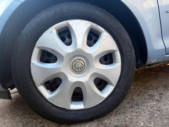 Vauxhall Corsa 1.4i 16v Club 5dr