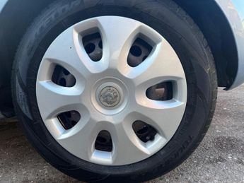Vauxhall Corsa 1.4i 16v Club 5dr