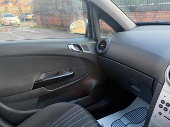 Vauxhall Corsa 1.4i 16v Club 5dr