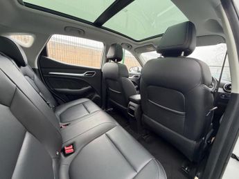 MG MG ZS 44.5kWh Exclusive Auto 5dr