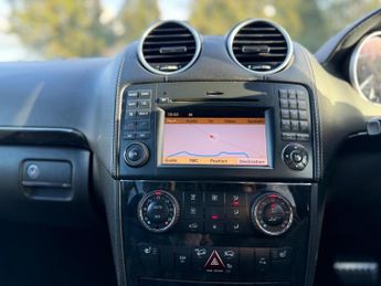 Mercedes-Benz M Class 3.0 ML300 CDI V6 BlueEfficiency Grand Edition G-Tronic 4WD Euro 