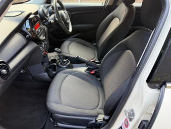 MINI Hatch 1.5 Cooper Auto Euro 6 (s/s) 5dr