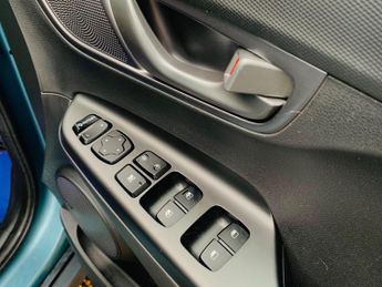 Hyundai KONA 64kWh Premium Auto 5dr (7kW Charger)