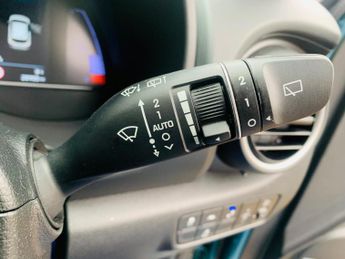 Hyundai KONA 64kWh Premium Auto 5dr (7kW Charger)