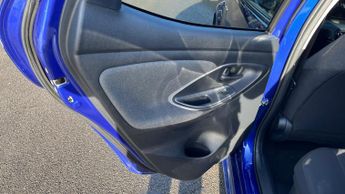 Toyota Yaris 1.5 VVT-h Design E-CVT Euro 6 (s/s) 5dr