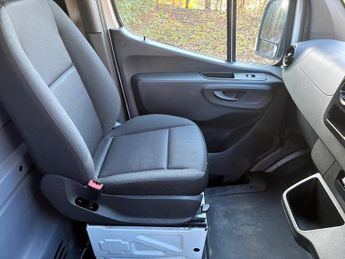 Mercedes-Benz eSprinter 55kWh Progressive Auto FWD L2 H2 5dr 20kW Charger