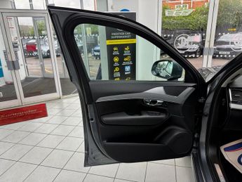 Volvo XC90 2.0 B5 MHEV Momentum Auto 4WD Euro 6 (s/s) 5dr