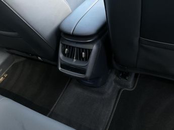 Cupra Tavascan V1 EV