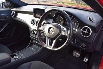 Mercedes-Benz GLA 2.1 GLA220d AMG Line (Premium Plus) 7G-DCT 4MATIC Euro 6 (s/s) 5