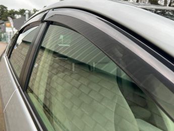 Toyota Prius 1.8 vvti excel hatchback