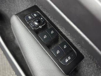 Volvo XC40 Recharge Twin 78kWh Plus Auto AWD 5dr