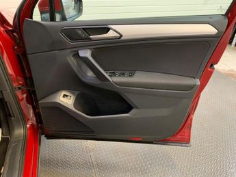 Volkswagen Tiguan 2.0 TDI SE Navigation DSG 4Motion Euro 6 (s/s) 5dr