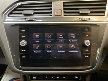 Volkswagen Tiguan 2.0 TDI SE Navigation DSG 4Motion Euro 6 (s/s) 5dr
