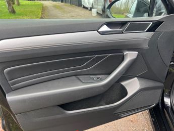 Volkswagen Passat 2.0 TDI EVO R-Line DSG 4Motion Euro 6 (s/s) 5dr