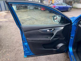 Nissan Qashqai 1.2 DIG-T N-Connecta XTRON Euro 6 (s/s) 5dr
