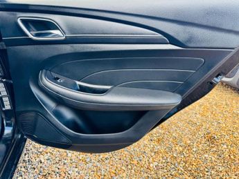 MG MG5 61.1kWh Exclusive Long Range Auto 5dr