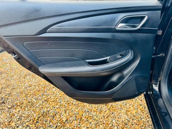 MG MG5 61.1kWh Exclusive Long Range Auto 5dr