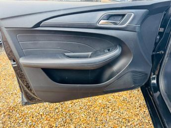 MG MG5 61.1kWh Exclusive Long Range Auto 5dr