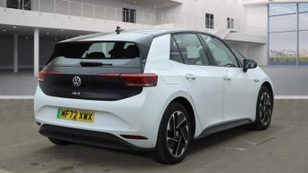Volkswagen ID.3 Pro 58kWh Life Hatchback 5dr Electric Auto (145 ps)