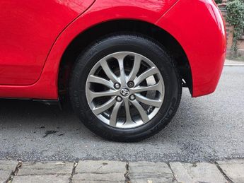 Toyota Yaris 1.33 Dual VVT-i Icon Multidrive S Euro 6 5dr (Safety Sense)