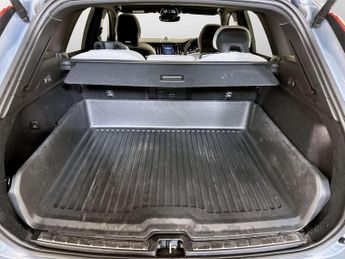 Volvo XC60 2.0h T8 Recharge 18.8kWh Ultimate Dark SUV 5dr Petrol Plug-in Hy