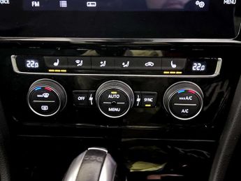 Volkswagen Golf 2.0 TSI R Hatchback 5dr Petrol DSG 4Motion Euro 6 (s/s) (300 ps)