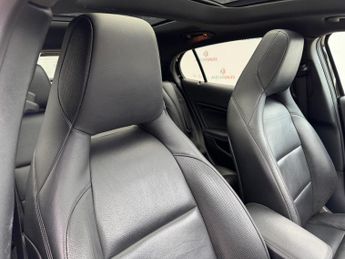 Mercedes-Benz GLA 2.1 GLA200d AMG Line (Premium Plus) 7G-DCT 4MATIC Euro 6 (s/s) 5