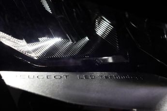 Peugeot 3008 1.6 13.2kWh Allure Premium e-EAT 4WD Euro 6 (s/s) 5dr