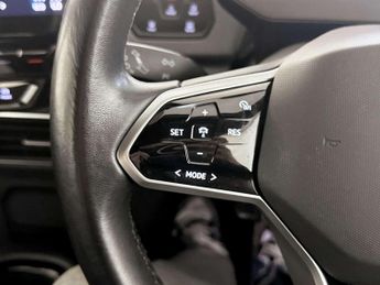 Volkswagen ID.3 Pro Performance 58kWh Life Hatchback 5dr Electric Auto (204 ps)