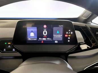 Volkswagen ID.3 Pro Performance 58kWh Life Hatchback 5dr Electric Auto (204 ps)