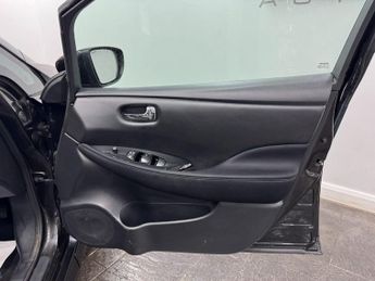 Nissan Leaf 40kWh Acenta Auto 5dr