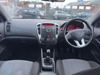 Kia Ceed 1.6 CRDi EcoDynamics 2 Sports Wagon Euro 5 (s/s) 5dr