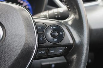 Toyota Corolla 1.8 VVT-h Design CVT Euro 6 (s/s) 5dr