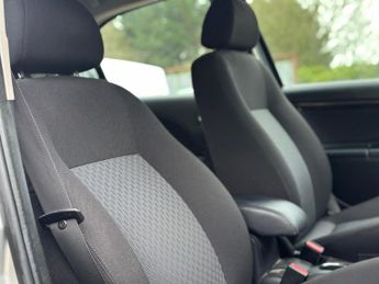 Ford Mondeo 2.0 Ghia 5dr