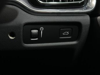 Volvo V60 2.0 B3 MHEV Momentum DCT Auto Euro 6 (s/s) 5dr