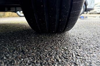 Toyota Yaris 1.5 VVT-h Dynamic E-CVT Euro 6 (s/s) 5dr