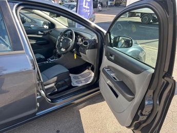 Ford Focus 1.6 Zetec 5dr