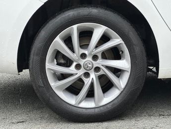 Vauxhall Astra 1.6 CDTi Design Sports Tourer 5dr Diesel Auto Euro 6 (136 ps)