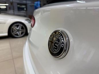 Alfa Romeo Giulietta 2.0 JTDM-2 Veloce Euro 5 (s/s) 5dr