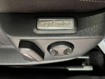 Volkswagen Passat 2.0 TDI EVO SE Nav DSG Euro 6 (s/s) 4dr