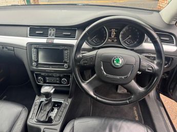 Skoda Superb 2.0 TDI Elegance DSG Euro 5 5dr